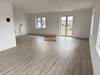 Prodej novostavby RD 4+kk v Podolí I. - obývací pokoj s kuchyňským koutem