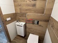 Prodej novostavby RD 4+kk v Podolí I. - toaleta