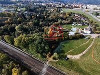 Prodej rovinatého pozemku o výměře 558m2 v Sezimově Ústí - DJI_20250817042047_0208_D (1) (kopie).jpeg