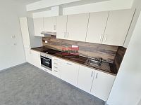 Prodej novostavby bytu 2+kk s balkónem, Tábor - Měšice - 20250520_173201.jpg