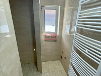 Pronájem rodinného domu 3+1 v Měšicích, městské části Tábora - koupelna