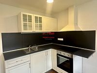 Pronájem bytu 1+kk s parkovacím stáním a zahradou v Horoměřicích