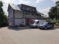 Pronájem bytu 1+kk s parkovacím stáním a zahradou v Horoměřicích - PHOTO-2022-08-02-09-28-25.jpg