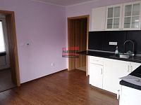 Pronájem bytu 2+kk s parkovacím stáním a zahradou v Horoměřicích - Horo.jpg