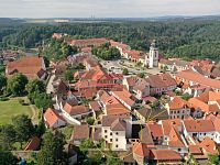 Pronájem zařízené bytové jednotky 2+kk 48,48 m2 v centru Bechyně - snímek dron