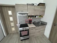 Pronájem bytové jednotky 2+kk 52 m2 s parkovacím stáním v centru Tábora - kuchyňská linka