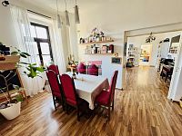 Prodej bytové jednotky 3+1 s pracovnou 121 m2 v centru Tábora - jídelní kout