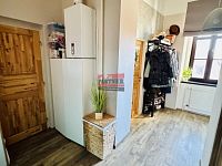 Prodej bytové jednotky 3+1 s pracovnou 121 m2 v centru Tábora - předsíň