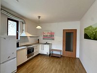 Prodej bytu 1+kk s balkonem, garážovým stáním a sklepem - Ocelářská, Praha 9 - Vysočany - IMG_2104.jpeg