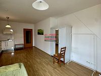 Prodej bytu 1+kk s balkonem, garážovým stáním a sklepem - Ocelářská, Praha 9 - Vysočany - IMG_2113.jpeg