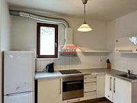 Prodej bytu 1+kk s balkonem, garážovým stáním a sklepem - Ocelářská, Praha 9 - Vysočany - IMG_2100.jpeg