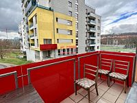 Prodej bytu 1+kk s balkonem, garážovým stáním a sklepem - Ocelářská, Praha 9 - Vysočany - IMG_2108.jpeg