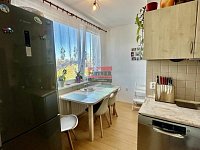 Prodej prostorného bytu 3+1 s lodžií v centru Veselí nad Lužnicí - Blatské sídliště - IMG_9432.jpeg