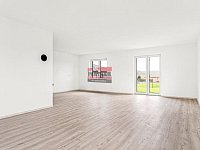 Pronájem novostavby RD 4+kk v Podolí I. - obývací pokoj s kuchyňským koutem