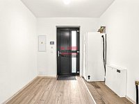 Pronájem novostavby RD 4+kk v Podolí I. - zádveří