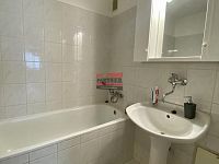 Pronájem prostorného bytu 4+1, 107m2 s balkonem v Táboře, ulice Husinecká - IMG_0642.jpg