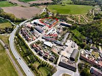 Komerční areál s dvěma halami a pozemkem o výměře 11.709m2 v Netolicích - 2.jpg
