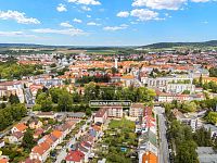 Prodej bytu 3+1 s balkonem a garáží v Písku - letecký snímek