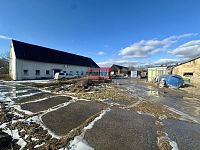 Komerční areál s halami, budovami a pozemkem o výměře 30.000m2 v Netolicích - IMG_8059.jpeg