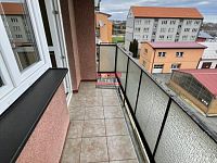 Pronájem bytové jednotky 3+1 s balkónem nedaleko centra Tábora - balkón