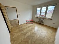 Pronájem bytové jednotky 3+1 s balkónem nedaleko centra Tábora - pokoj