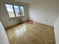 Pronájem bytové jednotky 3+1 s balkónem nedaleko centra Tábora - pokoj