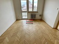 Pronájem bytové jednotky 3+1 s balkónem nedaleko centra Tábora - pokoj