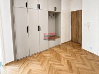 Pronájem bytu 2+1 83,3 m2, Praha, Vinohrady - předsíň