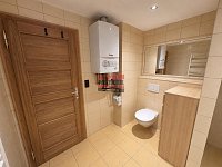 Pronájem bytu 2+kk 52 m2 v centru Veselí nad Lužnicí - koupelna s toaletou