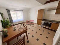 Pronájem bytu 2+kk 52 m2 v centru Veselí nad Lužnicí - obývací pokoj s kuchyňským koutem