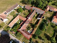 Chalupa 4+1 s uzavřeným dvorem a pozemkem 1.557m2, Haškovcova Lhota - 9.jpg