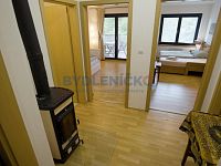 Prodej zaběhlého apartmánu 3+kk, os. vlastnictví, 61m2 s balkonem, Lipno nad Vltavou. - Prodej zaběhlého apartmánu 3+kk, os. vlastnictví, 61m2 s balkonem, Lipno nad Vltavou.