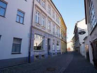 Prodej krásného měšťanského řadového domu v centru města České Budějovice, Hradební ulice - Prodej krásného měšťanského řadového domu v centru města České Budějovice, Hradební ulice