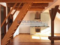 Pronájem světlého mezonetového bytu 2+kk, 74 m2, Masarykova ulice, Hluboká nad Vltavou