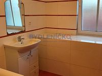 Pronájem světlého mezonetového bytu 2+kk, 74 m2, Masarykova ulice, Hluboká nad Vltavou - Pronájem světlého mezonetového bytu 2+kk, 74 m2, Masarykova ulice, Hluboká nad Vltavou