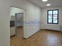 Pronájem bytu 2+kk po rekonstrukci, 64m2, nám. Přem. Ot. II., České Budějovice - Pronájem podkrovního bytu 2+kk, 64m2, v hist. domě v centru Českých Budějovic, nám. Přem. Ot. II. - obývák