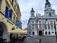 Pronájem bytu 2+kk po rekonstrukci, 64m2, nám. Přem. Ot. II., České Budějovice - Pronájem podkrovního bytu 2+kk, 64m2, v hist. domě v centru Českých Budějovic, nám. Přem. Ot. II. - pohled zvenčí