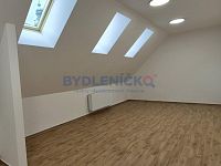 Pronájem bytu 1+kk po rekonstrukci, 40m2, nám. Přem. Ot. II. České Budějovice - Pronájem bytu 1+kk po rekonstrukci, 40m2, nám. Přem. Ot. II. České Budějovice - obývací pokoj
