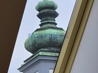 Pronájem bytu 1+kk po rekonstrukci, 40m2, nám. Přem. Ot. II. České Budějovice - Pronájem bytu 1+kk po rekonstrukci, 40m2, nám. Přem. Ot. II. České Budějovice - výhled na radnici