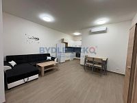 Pronájem bytu 3+kk (ateliér), 61 m2, ulice Rožnovská, České Budějovice - Pronájem bytu 3+kk (ateliér), 61 m2, ulice Rožnovská, České Budějovice