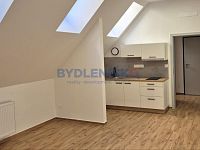 Pronájem kanceláře/ateliéru 38m2 s kuch. koutem a koupenou, nám. Přem. Ot. II., České Budějovice - Pronájem kanceláře/ateliéru 38m2 s kuch. koutem a koupenou, nám. Přem. Ot. II., České Budějovice - kuch. kout