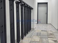 Pronájem kanceláře/ateliéru 38m2 s kuch. koutem a koupenou, nám. Přem. Ot. II., České Budějovice - Pronájem kanceláře/ateliéru 38m2 s kuch. koutem a koupenou, nám. Přem. Ot. II., České Budějovice - vstup z chodby