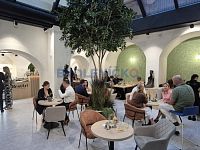 Pronájem komerčních prostor 90 m2, nám. Přemysla Otakara II., České Budějovice - Pronájem komerčních prostor 90 m2, nám. Přemysla Otakara II., ČB - bistrokavárna v přízemí