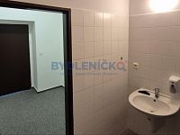 Pronájem komerčních prostor 90 m2, nám. Přemysla Otakara II., České Budějovice - Pronájem komerčních prostor 90 m2, nám. Přemysla Otakara II., ČB - sklad s umyvadlem