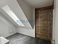 Prodej bytu 2+KK v novostavbě, osobní vlastnictví, Dvory nad Lužnicí, okr. Jindřichův Hradec - Koupelna.jpeg