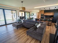 Nadstandardní rodinný dům 5kk, 219 m², pozemek 955 m², obec Dynín - Prodej nadstandardního rodinného domu 5kk, 278m2, obec Dynín