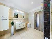 Moderní novostavba 3+kk s úchvatným výhledem a velkou zahradou, Hluchov - im037.jpg
