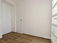 Kompletně zrekonstruovaný byt 1+1 (45 m2) v klidné lokalitě Braníku - 09 IMG_8543.JPG