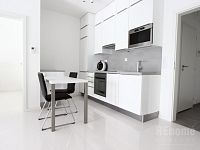 Moderní byt 2kk (55m2) s velkou lodžií v Karlíně k pronájmu od 1.2.2026 - 5.JPG