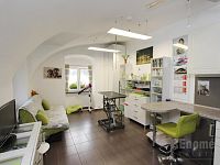 Zajímavá jednotka s parkovacím stáním na vlastním oploceném pozemku ul. Drnovská, Praha - Ruzyně